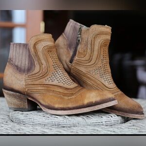 Cute Corral Sand Laser Ankle Booties - Sz 7 1/2